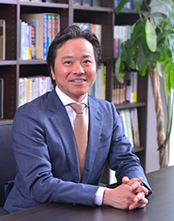 弁護士　徳田　暁